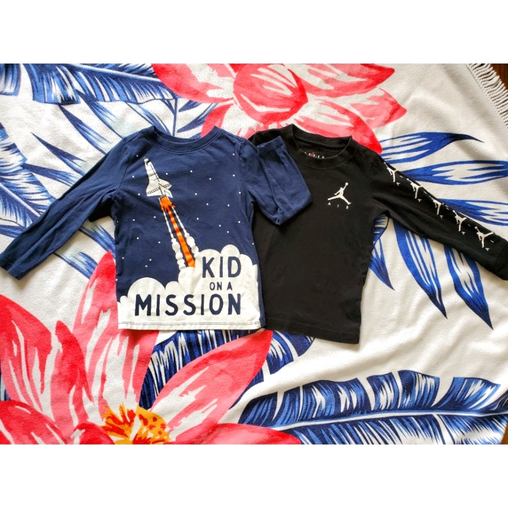 4T- 2 Longsleeve T-Shirts Jordan/Old Navy
